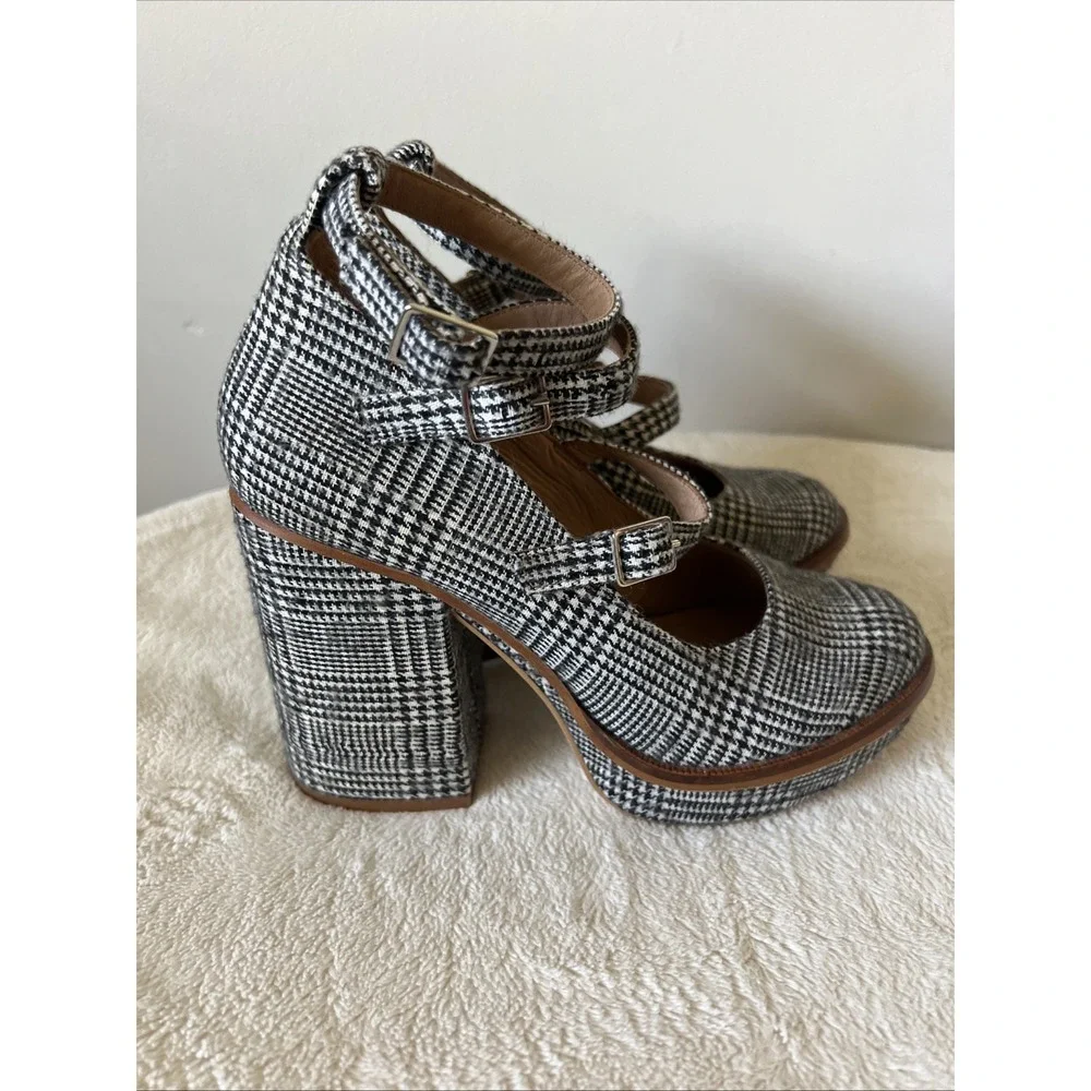FREE PEOPLE Houndstooth Plaid Chunky Strappy Mary Jane Heels Shoes Size 37 Fall